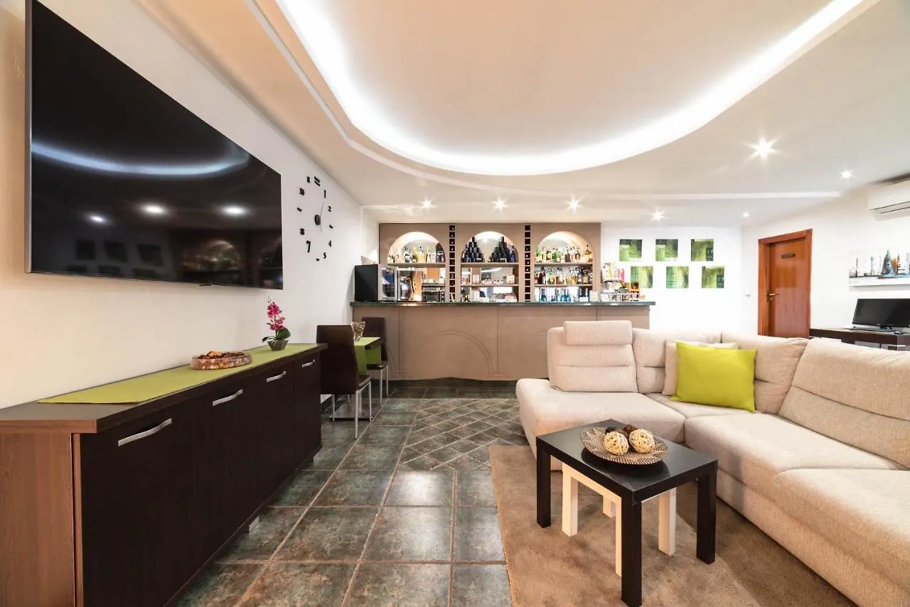 Hotel Cesirja Casavatore